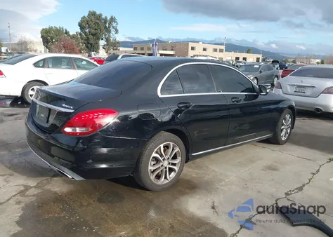 2015 Mercedes-Benz C 300 4Matic z USA, uszkodzony, nr VIN 55SWF4KB7FU032225